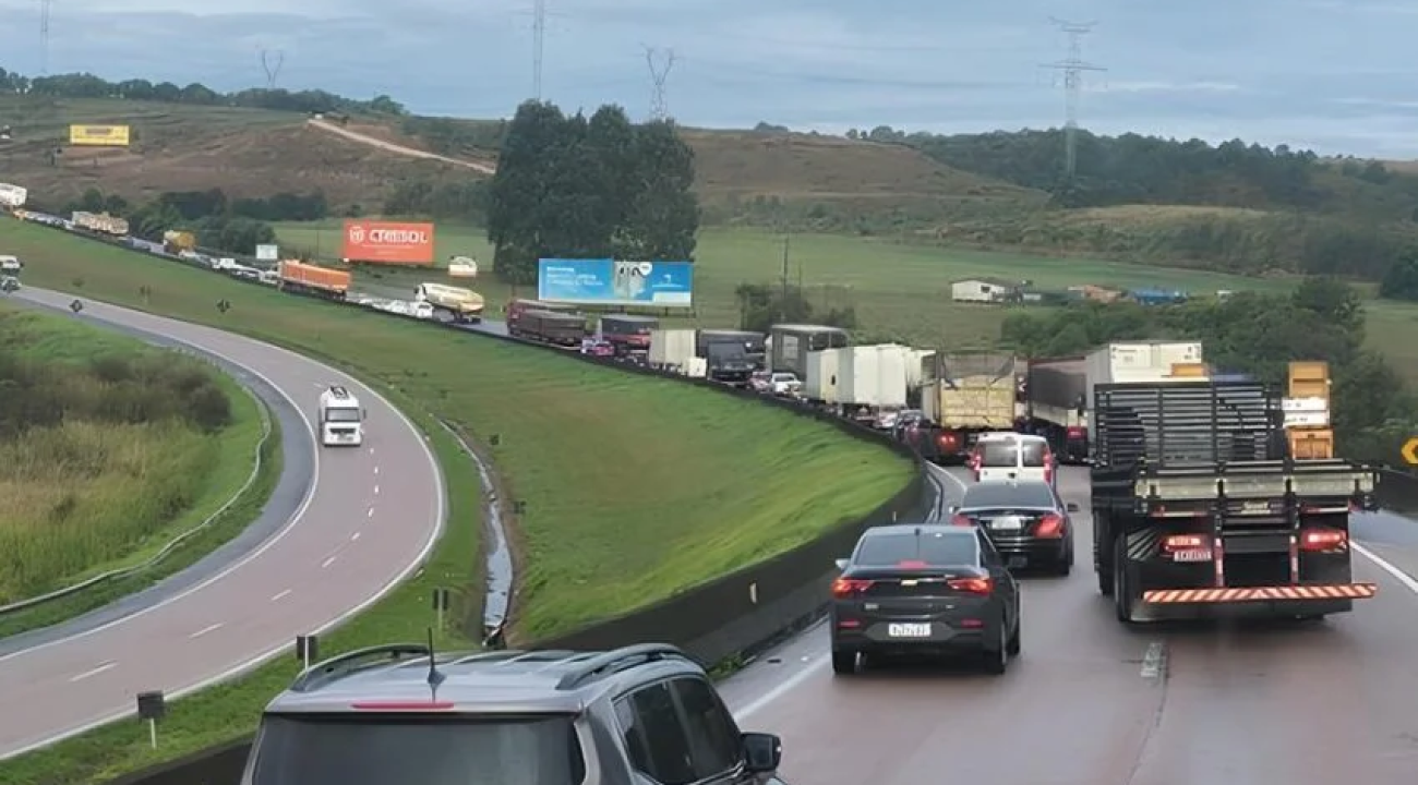 Movimento intenso nas rodovias do Paraná no fim do ano.