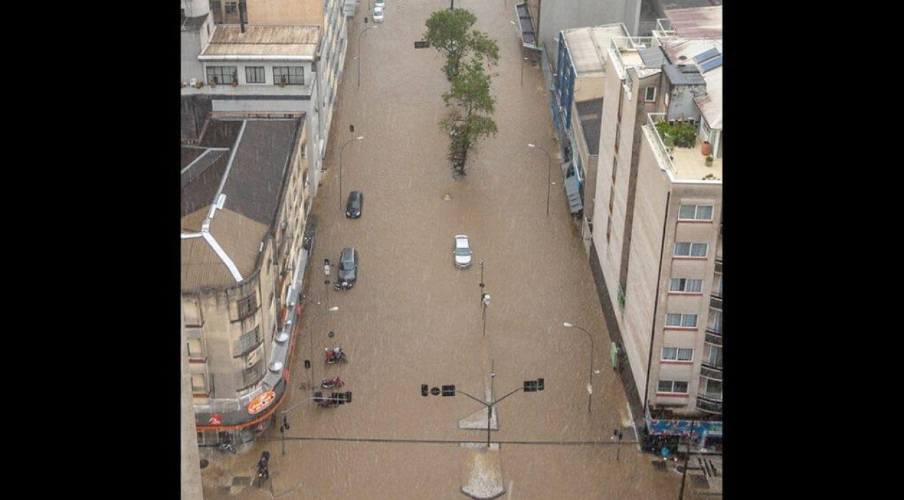 Temporal inunda parques e isola municípios na Grande CuritibaCURITIBA