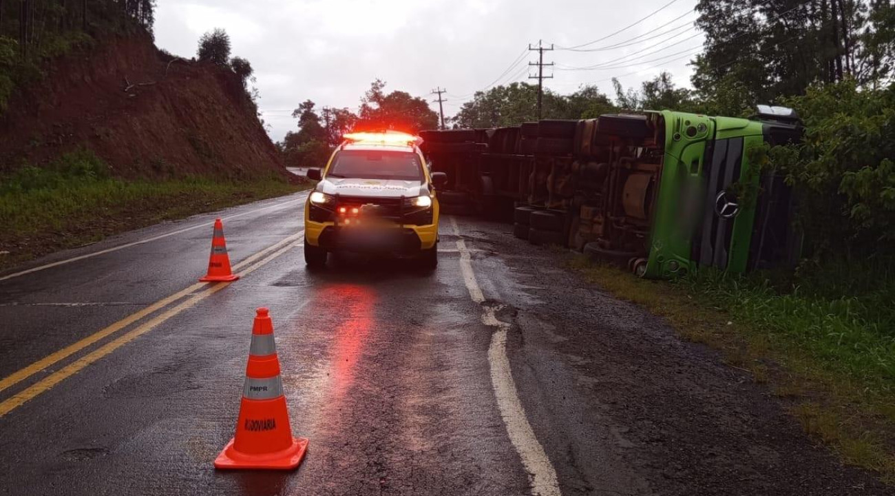 SINISTRO SEM VÍTIMAS É REGISTRADO NA PR-180 EM DOIS VIZINHOS-PR
